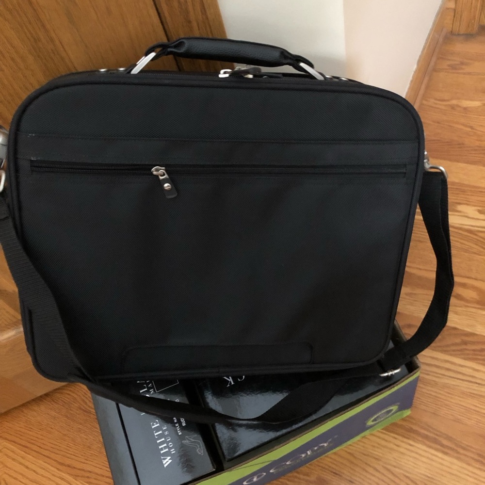 Black Dell laptop bag. Excellent shape like new. Used once or twice.